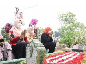 Doa Ziarah Kubur Bahasa Arab, Latin, dan Terjemahannya