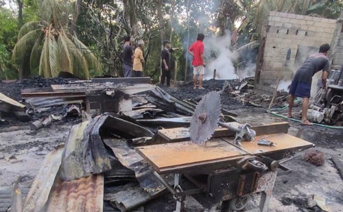 Sisa-sisa kebakaran gudang kau milik Nengah Nu (58) di Banjar Dinas Dinas Batu Lumbang, Desa Penuktukan Kecamatan Tejakula, Kabupaten Buleleng, Bali yang ludes terbakar pada Sabtu (2/7/2022)