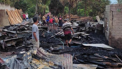 Sisa-sisa kebakaran gudang kau milik Nengah Nu (58) di Banjar Dinas Dinas Batu Lumbang, Desa Penuktukan Kecamatan Tejakula, Kabupaten Buleleng, Bali yang ludes terbakar pada Sabtu (2/7/2022)