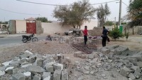 Gempa bumi berkekuatan Magnitudo 6,3 mengguncang wilayah Iran bagian selatan. Sedikitnya lima orang dilaporkan tewas dan puluhan orang lainnya mengalami luka-luka akibat gempa kuat tersebut. Amir Hossein Talebi/Isna/AFP/Getty Image 