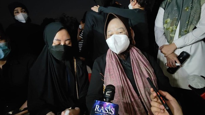 Istri Tjahjo Kumolo, Erni Guntatri.