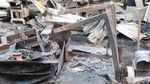 Puing-puing Sisa Kebakaran Gudang Kayu di Buleleng