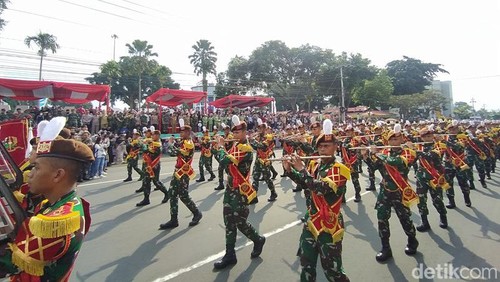 Suasana jalannya kirab Taruna Akademi Militer (Akmil) di Kota Magelang.