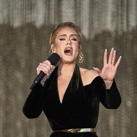 Adele sukses memukau London, Inggris, dalam konser BST Hyde Park Festival, Jumat (1/7/2022). Penampilan tersebut menjadi yang pertama setelah terakhir kali ia menggelar di kota asalnya lima tahun lalu. Senang sekali bisa kembali, kata penyanyi yang kini berdomisili di Los Angeles, AS, itu seperti dikutip Daily Mail. (Foto: Gareth Cattermole/Getty Images)
