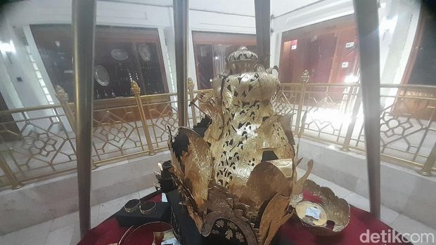 Mahkota Binokasih.