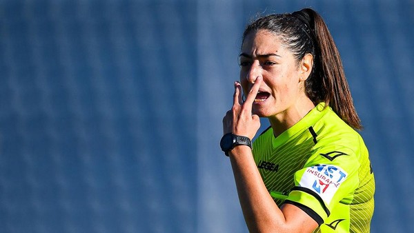 Sosok Maria Sole Ferrieri Caputi, Wasit Perempuan Pertama Serie A