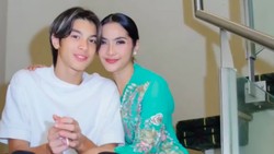 Maudy Koesnaedi Ayu Berkebaya Minang, Foto Sama Anak Dipuji Bak Kakak-Adik