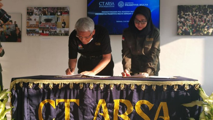 Momen CT ARSA-Prasetiya Mulya Perkuat MoU Kerja Sama Pendidikan Kerja sama CT ARSA Foundation dengan Universitas Prasetiya Mulya semakin erat. Hari ini, CT ARSA Foundation kembali menandatangani MoU dengan Universitas Prasetiya Mulya.