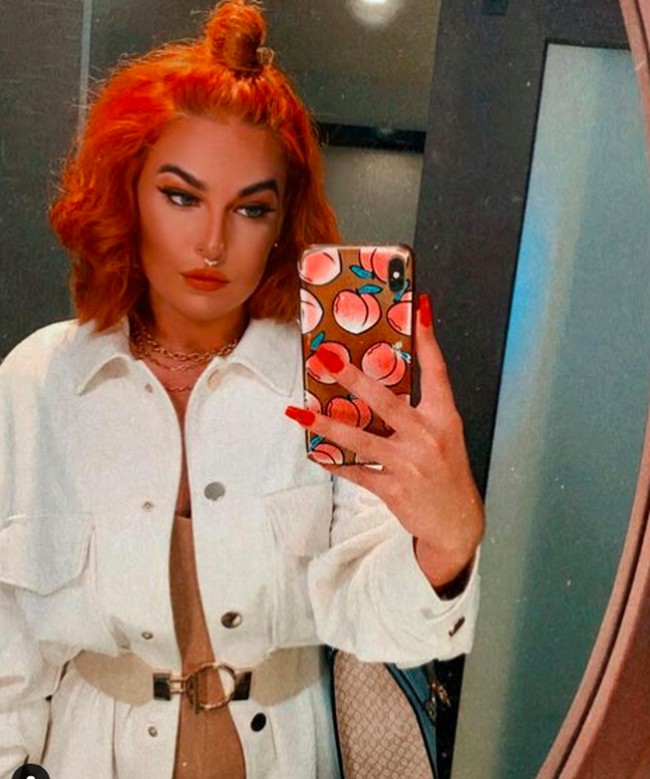 Nova mengaku bahwa dalam seminggu dia bisa beberapa kali menerima panggilan telepon dari pria yang hanya ingin melihatnya buang air kecil. Foto: dok. Instagram