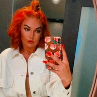 Nova mengaku bahwa dalam seminggu dia bisa beberapa kali menerima panggilan telepon dari pria yang hanya ingin melihatnya buang air kecil. Foto: dok. Instagram