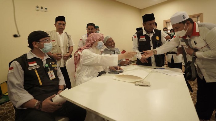 Pembagian dana wakaf Baitul Asyi.