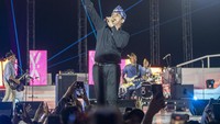 Acara pembukaan juga dimeriahkan sejumlah musisi tanah air, salah satunya grup band Ungu.  