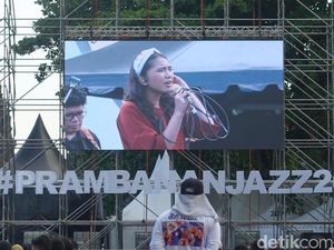Akui Sempat Gugup, Dere Sukses Bikin Penonton Prambanan Jazz Nyanyi Bareng