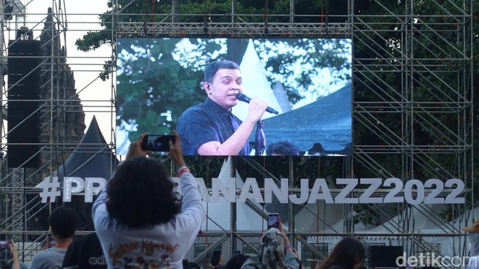 Penampilan Tulus di Prambanan Jazz Festivak mampu membius penonton, Sabtu (2/7/2022).