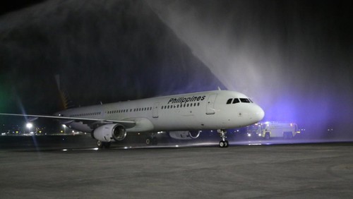 Pendaratan perdana Philippine Airlines rute Manila-Denpasar di Bandara Internasional I Gusti Ngurah Rai, Bali, Sabtu (2/7/2022) dini hari.