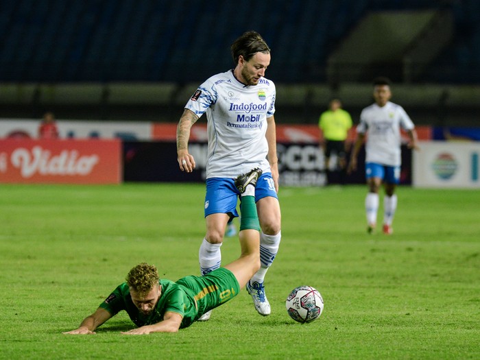 Persib Bandung vs PSS Sleman.