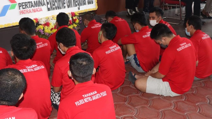 Polres Jakpus sita sabu senilai Rp 48 miliar dari 4 kasus berbeda. Hal itu disampaikan Kapolres Metro Jakpus Kombes Komarudin dalam konferensi pers, Sabtu (2/7/2022).