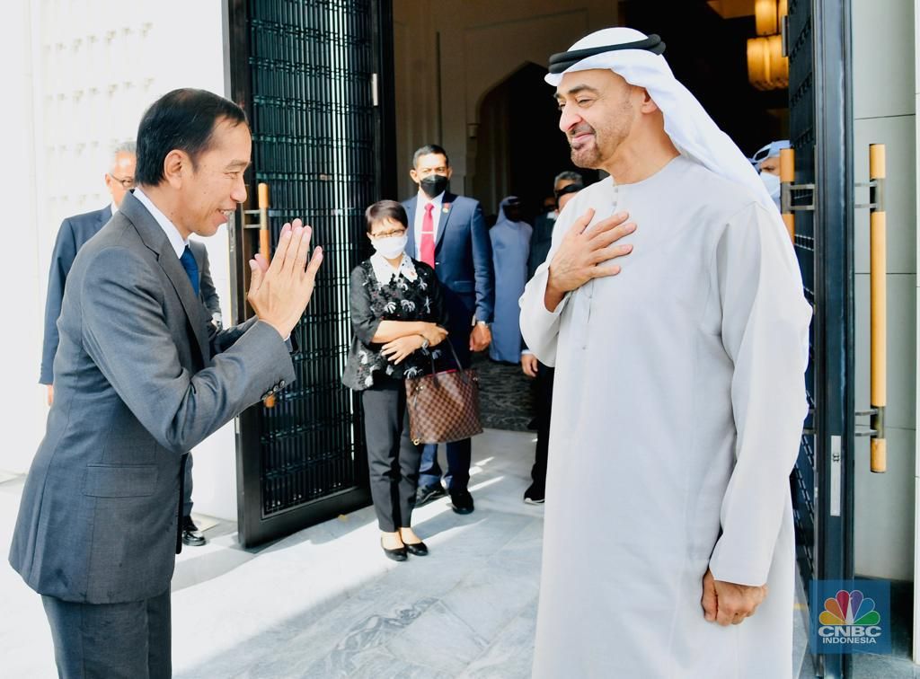 Presiden Joko Widodo melakukan pertemuan dengan Presiden Persatuan Emirat Arab (PEA) Sheikh Mohamed bin Zayed bin Sultan Al Nahyan di Istana Al Shatie, Abu Dhabi, Jumat, 1 Juli 2022. (Foto: Laily Rachev - Biro Pers Sekretariat Presiden)