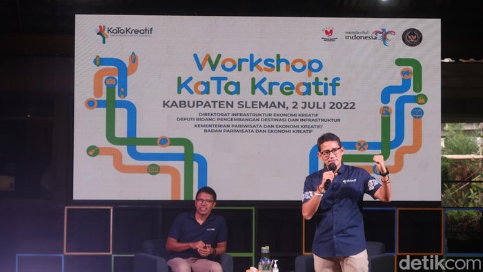 Menparekraf RI Sandiaga Salahuddin Uno saat menghadiri Workshop Kabupaten Kota (KaTa) Kreatif Indonesia di Wisma Kagama, Kabupaten Sleman, Sabtu (2/7/2022).
