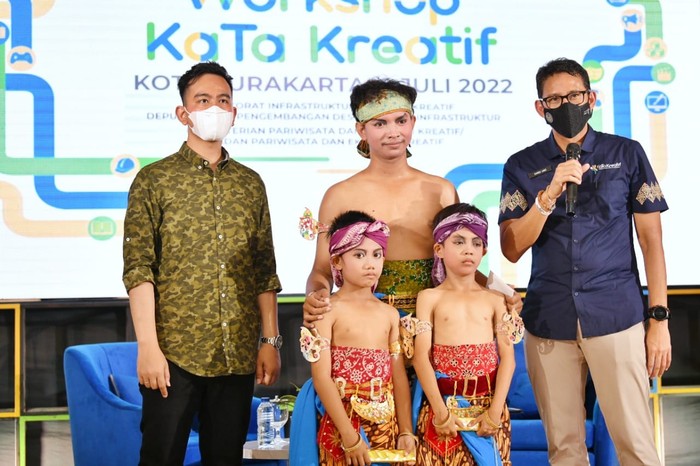 Sandiaga Bantu Seniman Solo