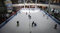 Area Bermain seluncur es ini dibuka sampai 7 Agustus 2022. 
