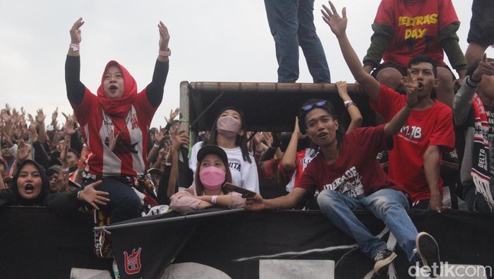 Suporter Deltras antusias bisa nribun lagi