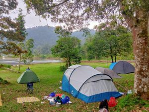 Asyiknya Menikmati Libur Sekolah di Situ Gunung, Bisa Camping Ceria