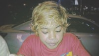 Tegar pernah memajang foto throwback dirinya ketika masih berusia sangat muda. Saat itu Tegar tengah menikmati semangkuk hidangan berkuah.