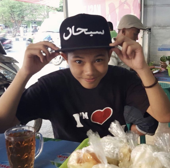 Tegar Septian Saat Kulineran di Singapura hingga Cicip Mi Pedas Tegar Septian Saat Kulineran di Singapura hingga Cicip Mi Pedas