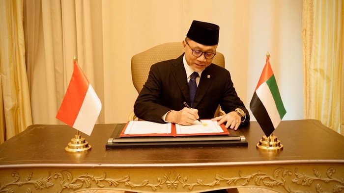 Menteri Perdagangan (Mendag) Zulkifli Hasan menandatangani Persetujuan Kemitraan Ekonomi Komprehensif Indonesia–Uni Emirat Arab (Indonesia–United Arab Emirates Comprehensive Economic Partnership Agreement, atau IUAE–CEPA). Penandatanganan IUAE–CEPA dilakukan oleh Menteri Perdagangan RI Zulkifli Hasan dan Menteri Ekonomi Uni Emirat Arab (UEA) Abdulla bin Touq Al Marri.