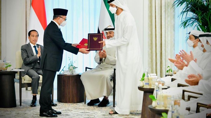 Upaya Tingkatkan Ekspor ke Kawasan Timur Tengah Menteri Perdagangan (Mendag) Zulkifli Hasan menandatangani Persetujuan Kemitraan Ekonomi Komprehensif Indonesia–Uni Emirat Arab (Indonesia–United Arab Emirates Comprehensive Economic Partnership Agreement, atau IUAE–CEPA). Penandatanganan IUAE–CEPA dilakukan oleh Menteri Perdagangan RI Zulkifli Hasan dan Menteri Ekonomi Uni Emirat Arab (UEA) Abdulla bin Touq Al Marri.