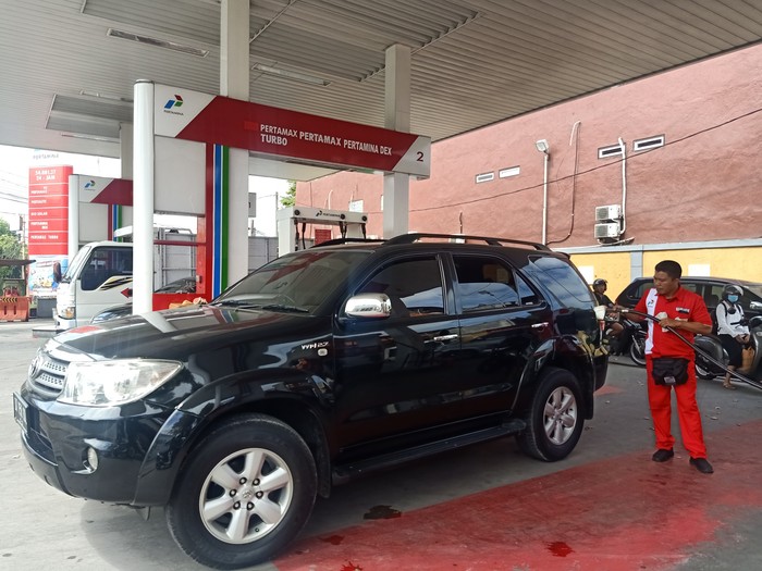 Suasana di SPBU 54.801.37 yang berlokasi di Jalan Gatot Subroto Timur, Denpasar, Sabtu (2/7/2022)