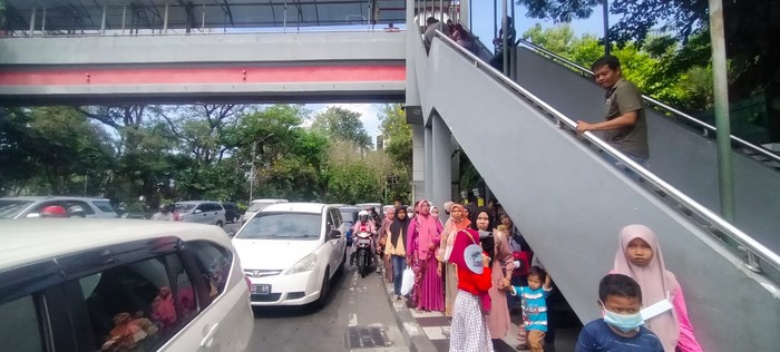 arus lalu lintas kebun binatang surabaya