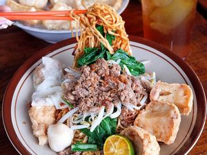 20 Bakmi Bangka Gurih Hangat Bisa Cicip Di Sini