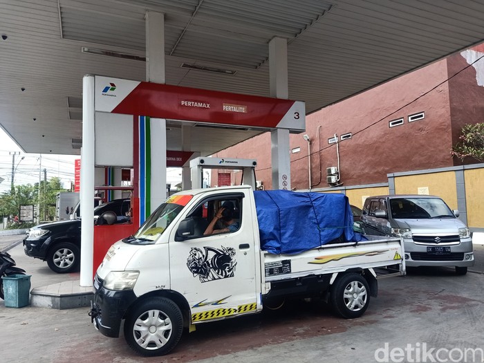 Kebijakan menggunakan MyPertamina untuk beli bensin subsidi mengundang beragam tanggapan. Seperti di Denpasar, warga merasa resah jika kebijakan itu mulai berlaku nantinya, Minggu, 3/7/2022.