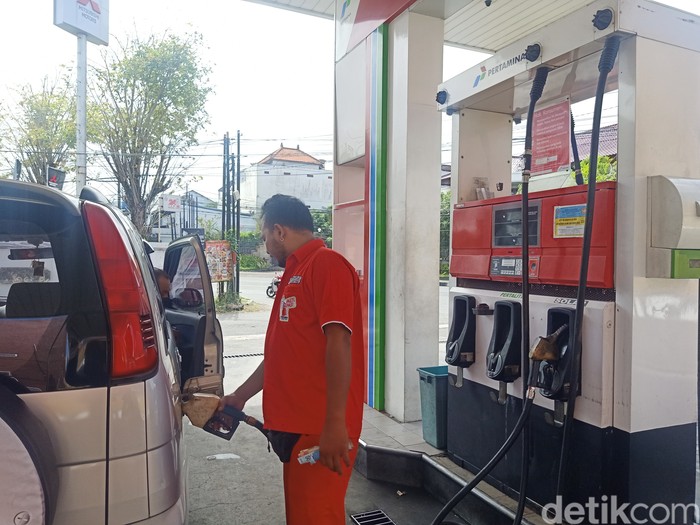 Kebijakan menggunakan MyPertamina untuk beli bensin subsidi mengundang beragam tanggapan. Seperti di Denpasar, warga merasa resah jika kebijakan itu mulai berlaku nantinya, Minggu, 3/7/2022.