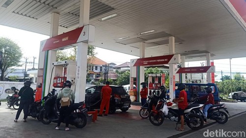 Kebijakan menggunakan MyPertamina untuk beli bensin subsidi mengundang beragam tanggapan. Seperti di Denpasar, warga merasa resah jika kebijakan itu mulai berlaku nantinya, Minggu, 3/7/2022.
