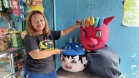 Ternyata, adanya badut jalanan menjadi peluang bisnis bagi sebagian orang. Seperti yang dilakukan oleh Riska, penyewa kostum badut jalanan. Modal yang dikeluarkan Riska untuk membeli satu kostumnya sekitar Rp 1,3 juta hingga 1,5 juta. Kostum itu disewakan Rp 30.000 per hari.