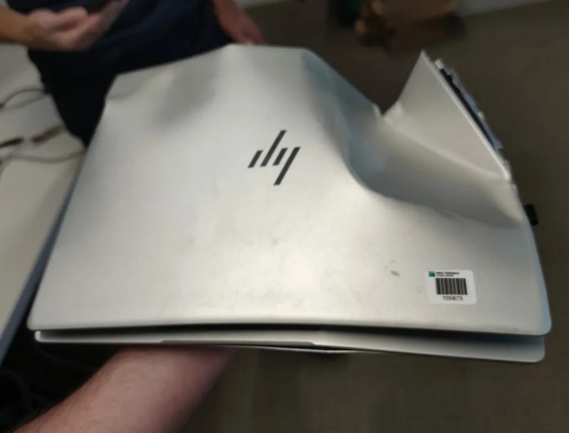 Fotoinet Deretan Kerusakan Gadget yang Bikin Teknisi IT Takjub