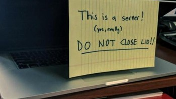 Laptopnya tidak boleh ditutup. Foto: Brightside