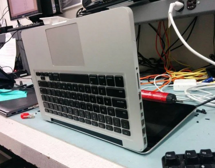 Fotoinet Deretan Kerusakan Gadget yang Bikin Teknisi IT Takjub