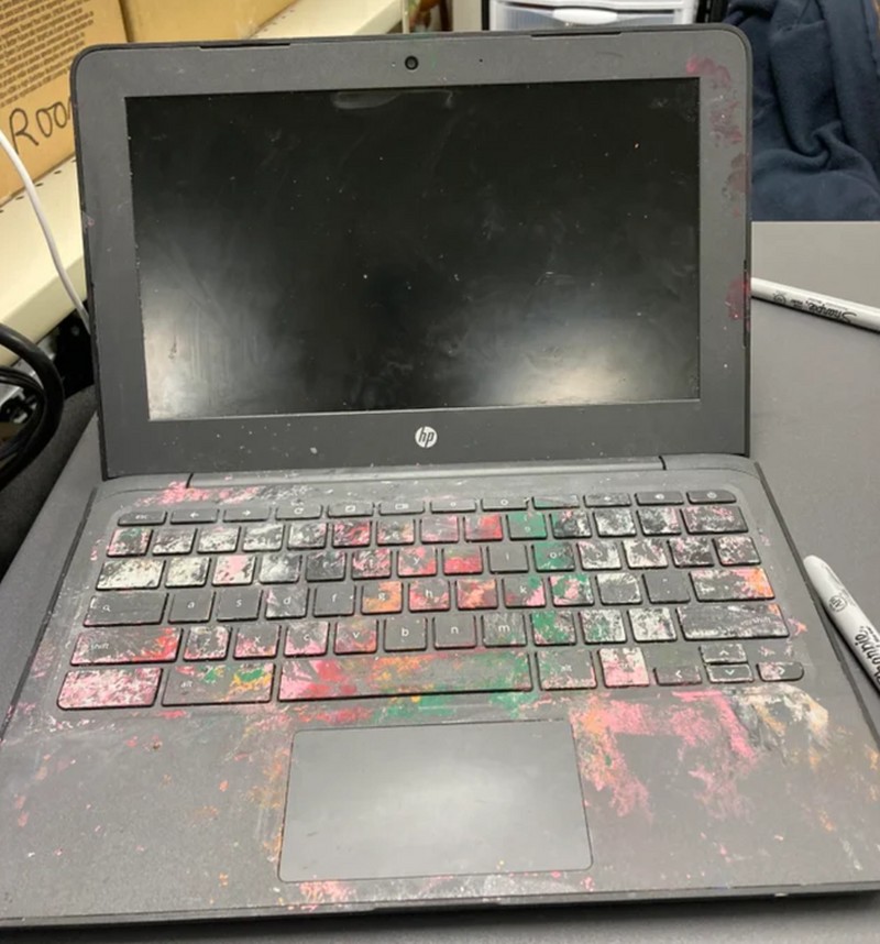 Fotoinet Deretan Kerusakan Gadget yang Bikin Teknisi IT Takjub