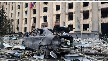 Kharkiv, Ukraina pada tahun 2015 dan 2022 usai invasi Rusia. Foto: Boredpanda