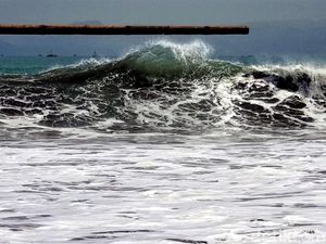 Warga Pesisir Jogja Harap Waspada, Gelombang Laut Sedang Sangat Tinggi