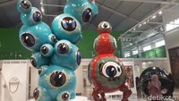 Karya 3D bertajuk Changing Perspective dari Wedhar Riyadi ini pernah menjadi ikon di Art Jog 2017. Karya ini menggambarkan kondisi manusia yang sudah tidak memiliki privasi setelah munculnya media sosial.