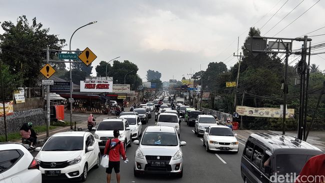Kisah Wisatawan Terjebak Macet Berjam-jam di Lembang dan Puncak