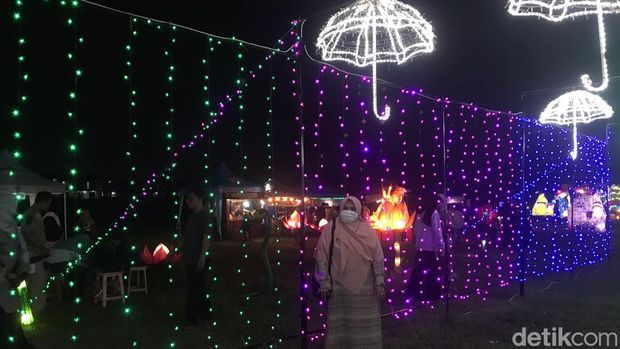 Light Festival di Lapangan Suryakencana, Kota Sukabumi