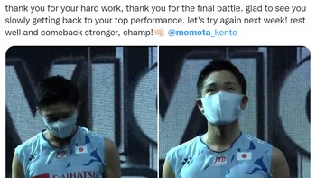 Para fans Kento Momota tetap memberikan apresiasi meskipun idolanya kalah. Foto: Twitter