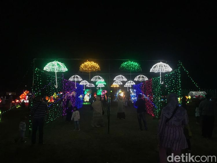 Menyaksikan Gemerlap Cahaya dan Air Mancur Menari di Sukabumi, Seru Banget