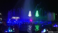 Di dalamnya ada banyak objek wisata seperti taman Lampion, Sea Wolrd, Garden Light, Light Forest, Jurasic Park, Lorong Cahaya dan di bagian center terdapat Dancing Fountain atau air mancur menari.